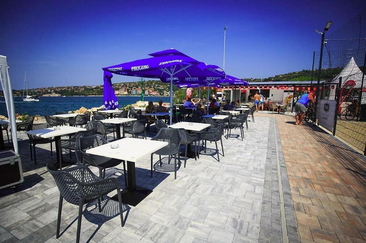 Hotel Stella Blue Floating House Portorose Esterno foto