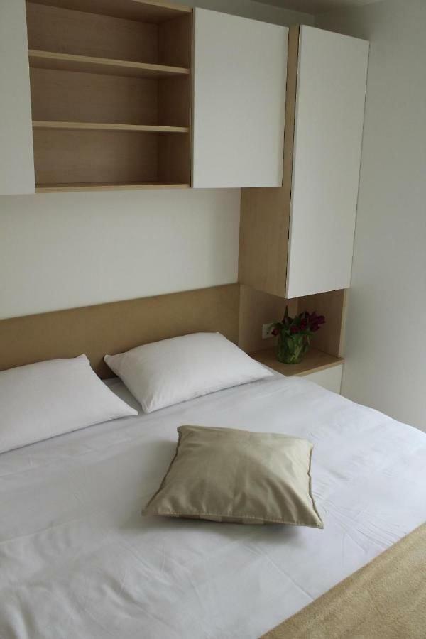 Hotel Stella Blue Floating House Portorose Esterno foto
