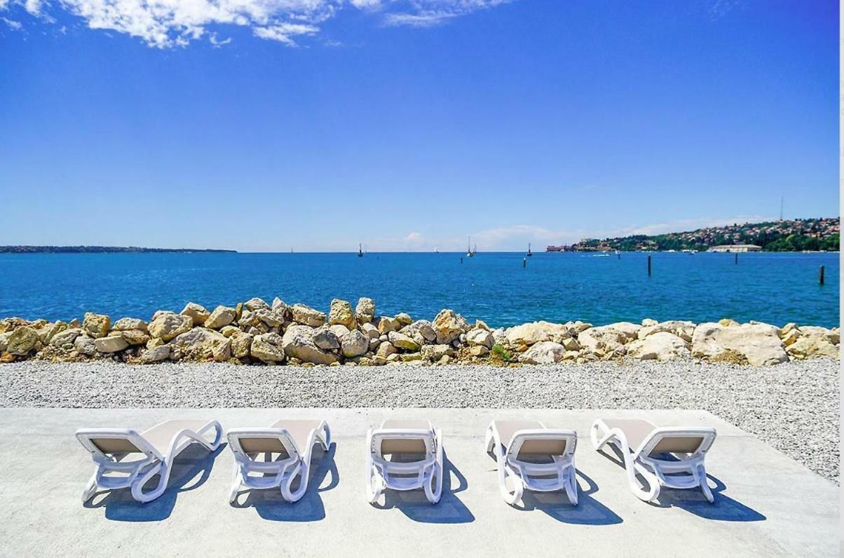 Hotel Stella Blue Floating House Portorose Esterno foto