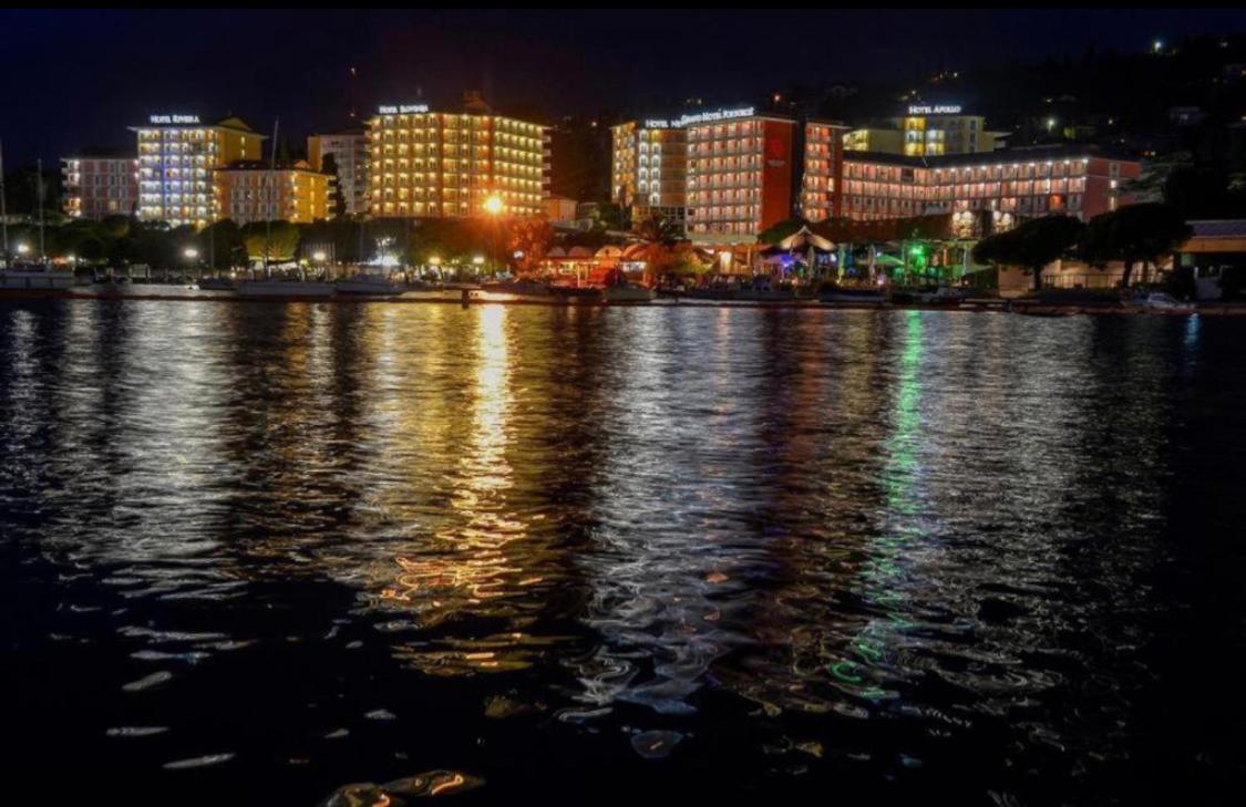 Hotel Stella Blue Floating House Portorose Esterno foto