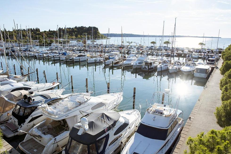 Hotel Stella Blue Floating House Portorose Esterno foto