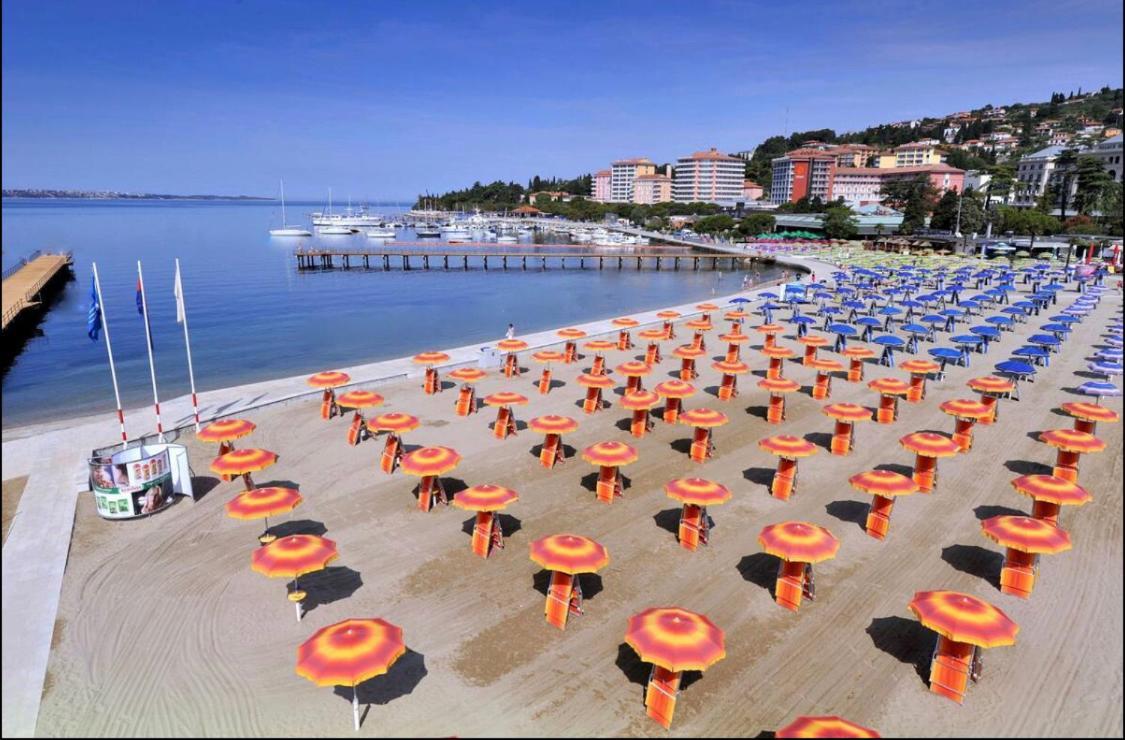 Hotel Stella Blue Floating House Portorose Esterno foto