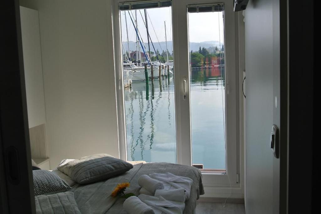 Hotel Stella Blue Floating House Portorose Esterno foto