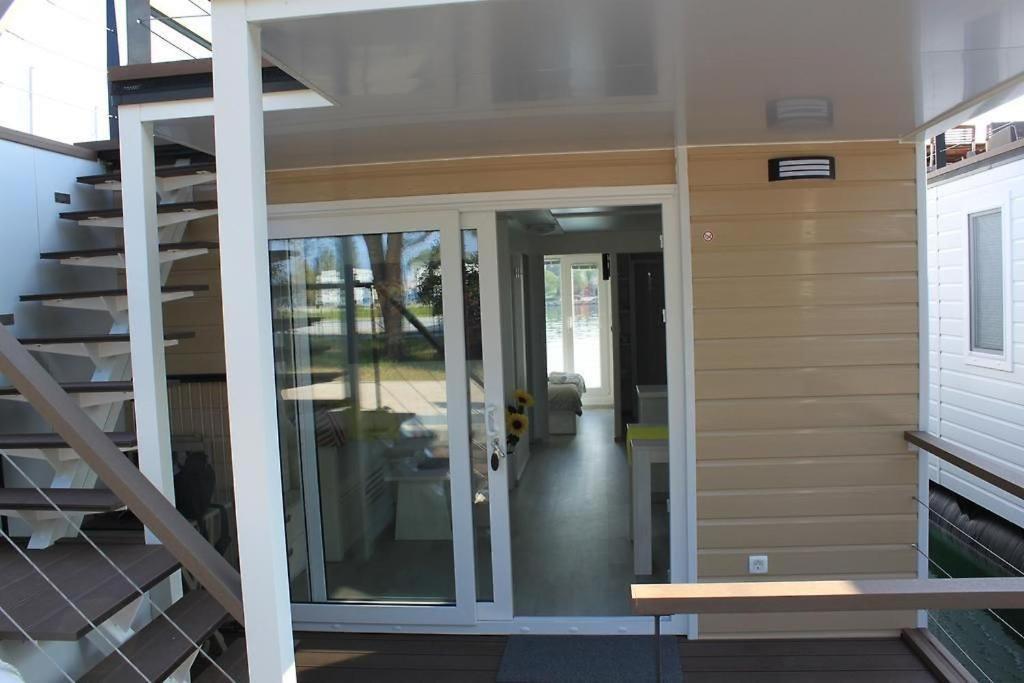 Hotel Stella Blue Floating House Portorose Esterno foto