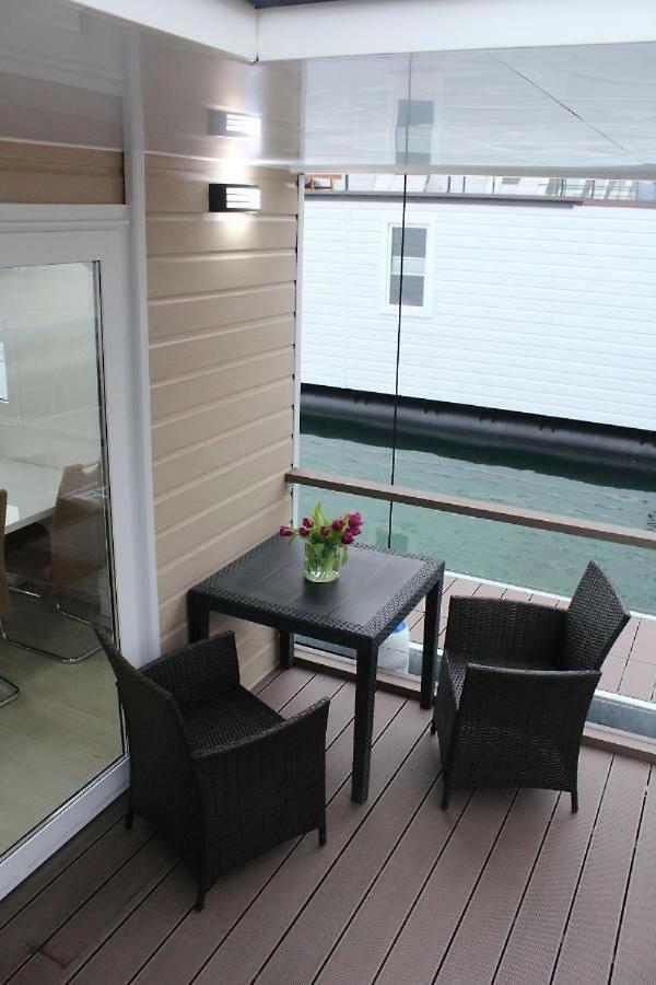 Hotel Stella Blue Floating House Portorose Esterno foto