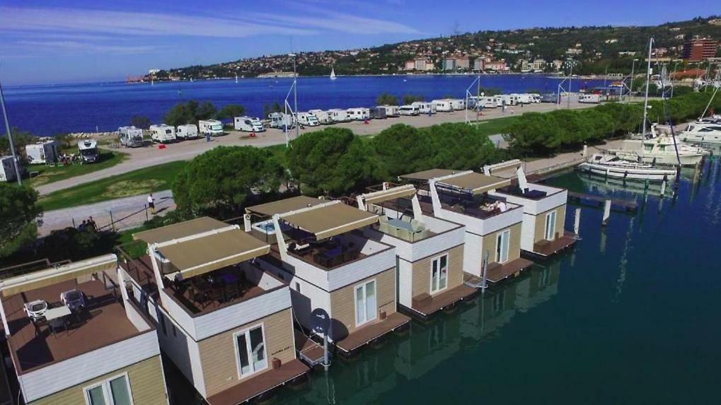 Hotel Stella Blue Floating House Portorose Esterno foto