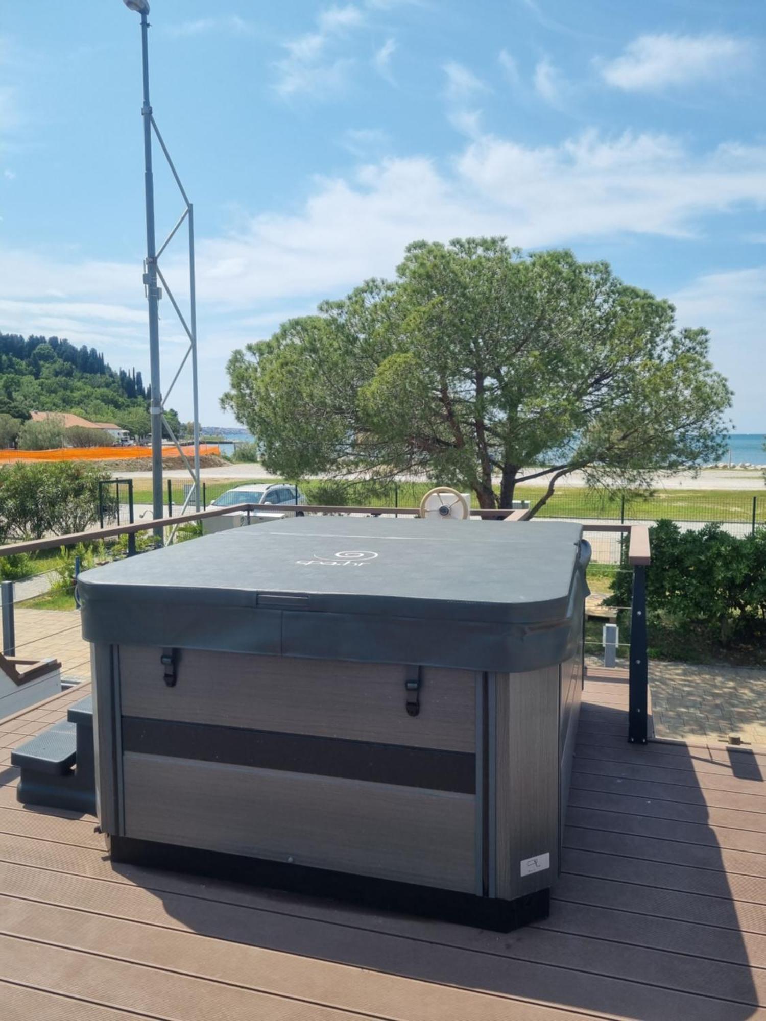 Hotel Stella Blue Floating House Portorose Esterno foto