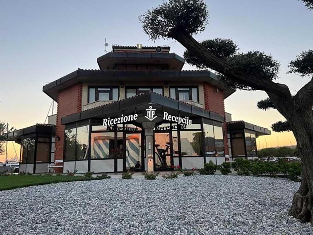 Hotel Stella Blue Floating House Portorose Esterno foto